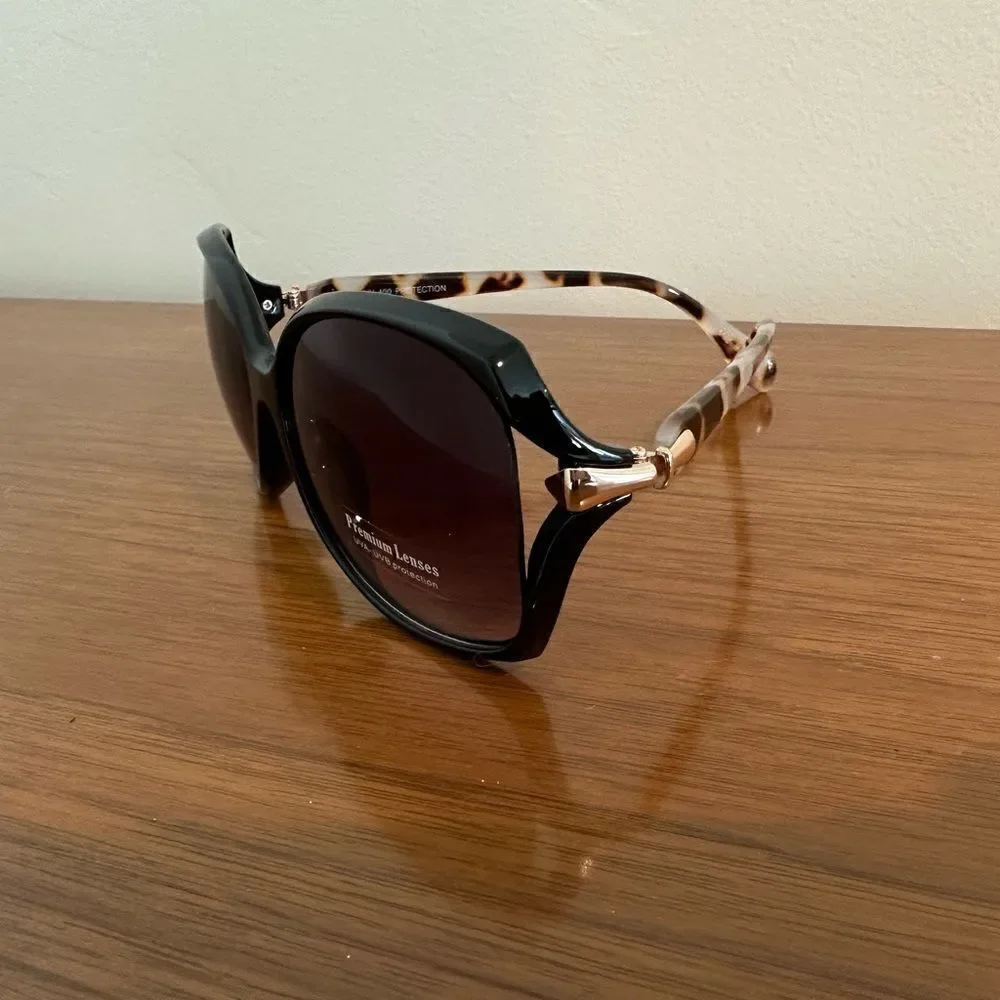 New Fashion Sunglasses Large Frames, Black frames with tortoise shell stems.